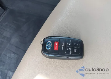 2021 Toyota Sienna Xle z USA, uszkodzony, nr VIN 5TDJRKEC0MS018543